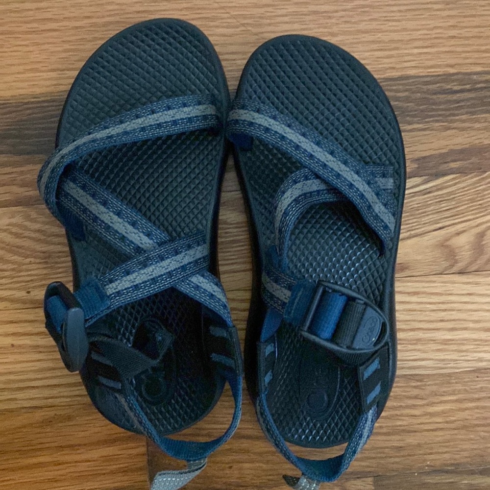 Kids Chaco sandals size 2 blue